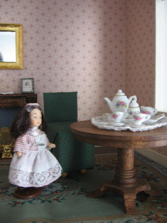 Parlour_biedermeiertable