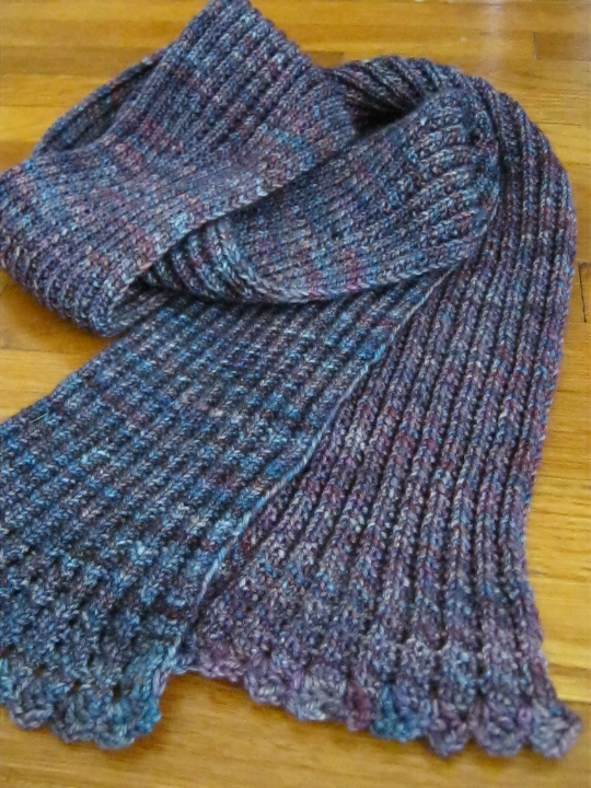 Ribbed scarf with crocheted edging
