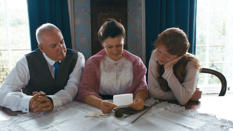 Ttou - reading a letter