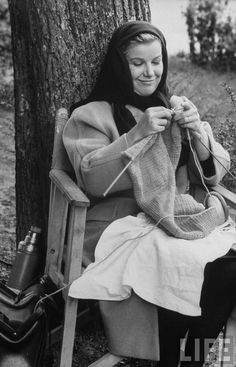 Barbara Bel Geddes knitting on set of Five Branded Women 1959 Barbara Bel Geddes knitting on set of Five Branded Women 1959