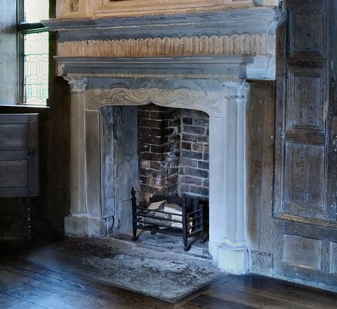 Elizabethan_Fireplace _Little_Moreton_Hall cropped
