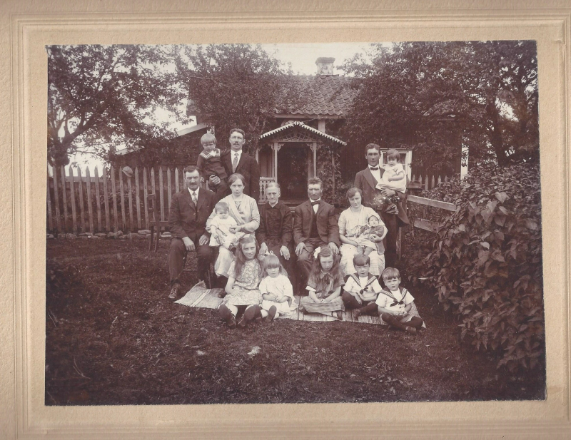 Unknown Swedes front