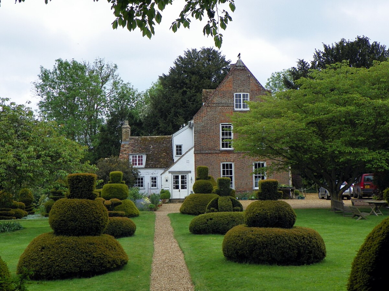 Godmanchester_to_St_Ives_084_The_Manor_House _Hemingford_Grey_(22324526065)